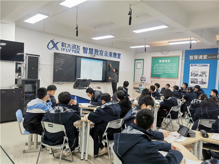 高二級(jí)部：同課異構(gòu)締結(jié)友誼、教研興校開(kāi)拓天地(圖2)