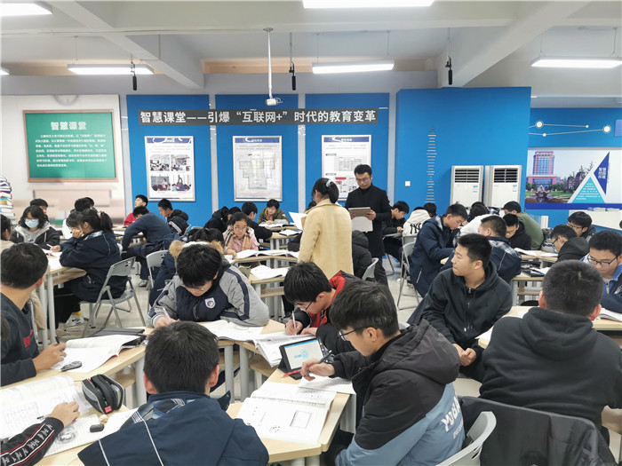 高二級(jí)部：同課異構(gòu)締結(jié)友誼、教研興校開(kāi)拓天地(圖3)