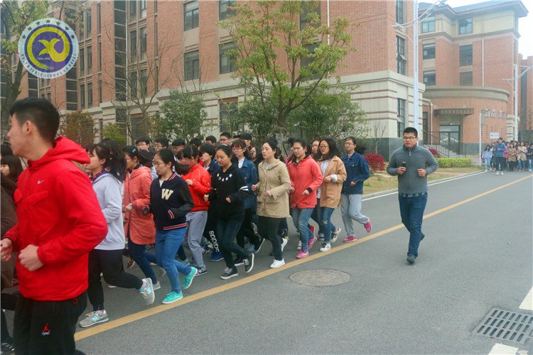 因?yàn)橛心?，一路陽?圖1)