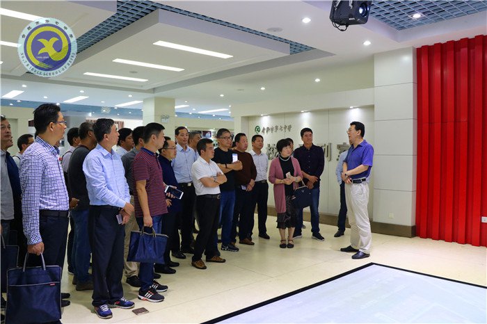 安徽省第51期高（完）中校長任職資格培訓(xùn)班蒞臨我?？疾熘笇?dǎo)(圖2)