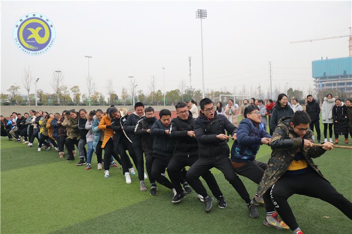 凝心聚力拔河賽，辭舊迎新戰(zhàn)高三(圖2)