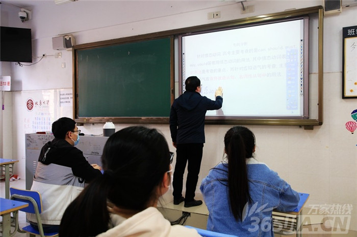 萬(wàn)家熱線(xiàn)：千余名學(xué)子將這樣報(bào)到、上課 直擊合肥七中“開(kāi)學(xué)”演練現(xiàn)場(chǎng)(圖6)