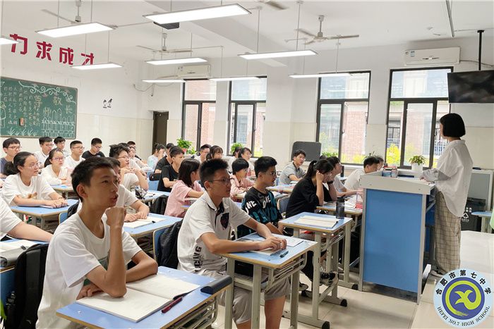 學生早讀精神狀態(tài)飽滿、聲音洪亮.jpg