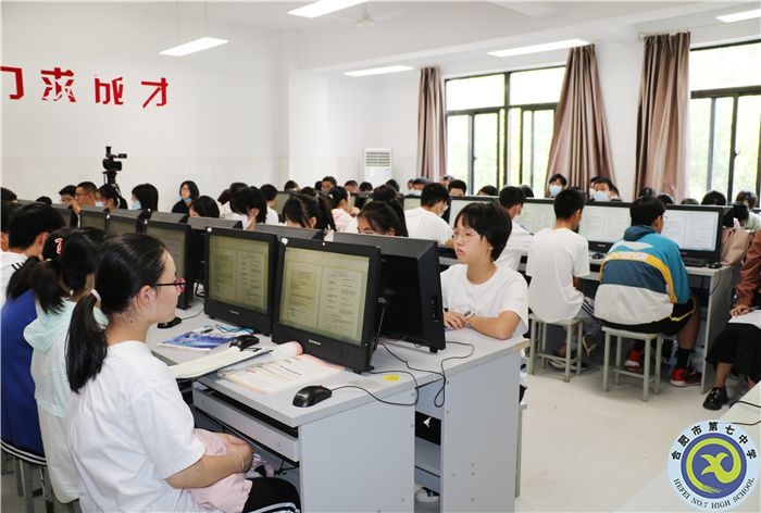 肥七中承辦合肥市高中技術(shù)新課程教學研討活動(圖1)