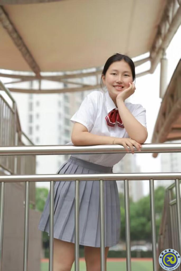 孫佳妮，四十八中望湖.png
