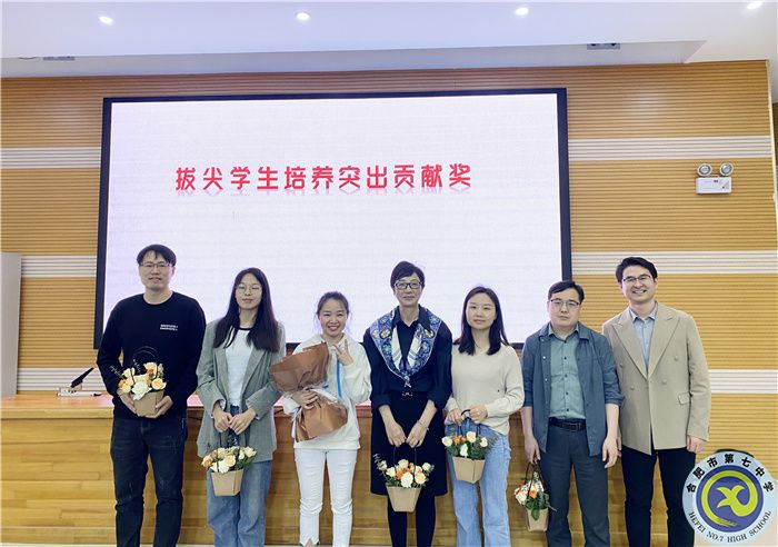 分析學情，共進提升!2022級高二年級召開第二學期第三次全體教師會(圖2)