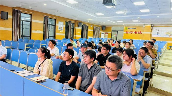 合肥七中召開2022級高三班主任培訓(xùn)會(huì)(圖1)