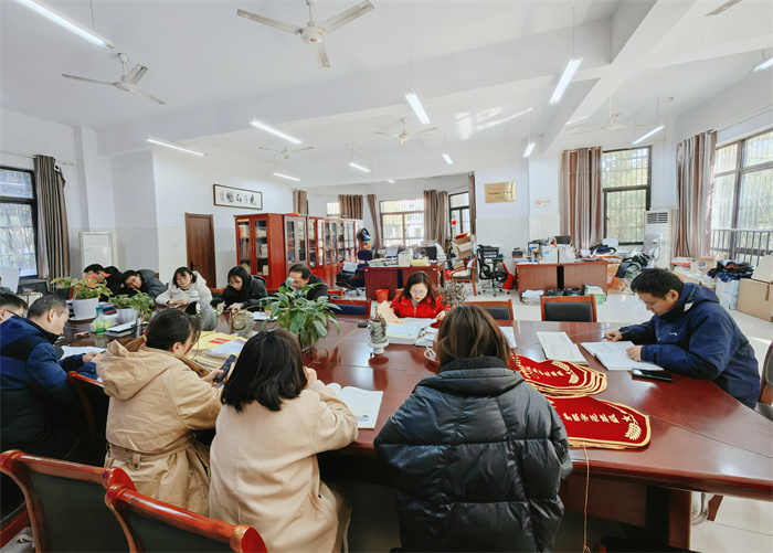 合肥七中高二年級(jí)召開備課組長、組團(tuán)長工作會(huì)議(圖2)