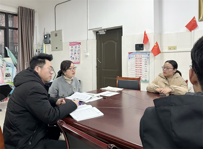 合肥七中高一年級召開實習(xí)教師工作推進(jìn)會(圖2)