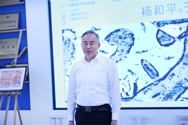 “等待花開——楊和平、于澎版畫作品巡展”在合肥七中盛大開幕(圖4)